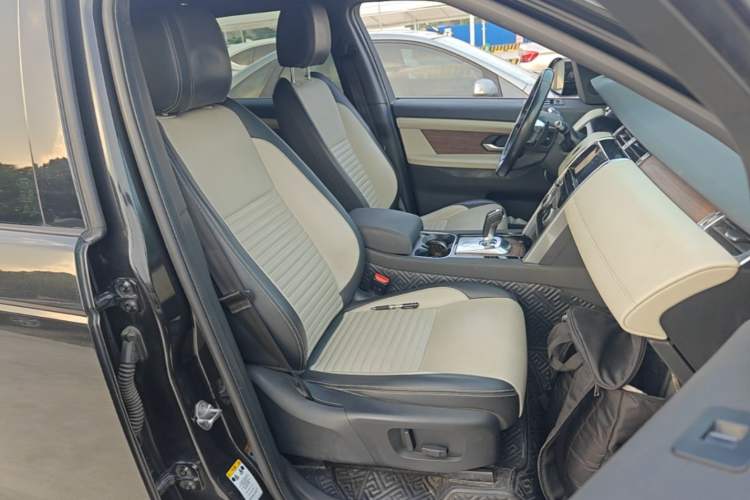Used Land Rover Discovery Sport 2020 249 PS R-Dynamic Performance Edition Right Front Seat
