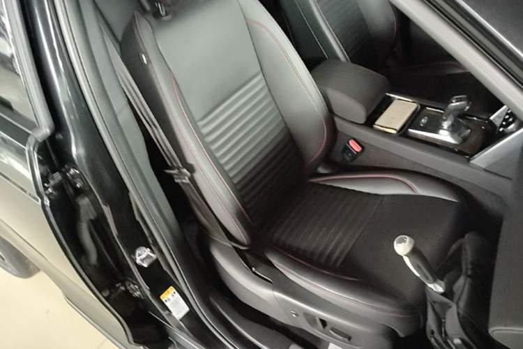 Used Land Rover Discovery Sport 2020 249 PS R-Dynamic Performance Edition Right Front Seat