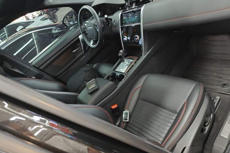 Used Land Rover Discovery Sport 2020 249 PS R-Dynamic Performance Tech Edition 7 Seats Right Front Seat