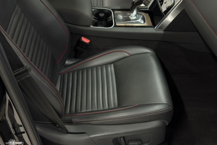 Used Land Rover Discovery Sport 2020 249 PS R-Dynamic Performance Edition Right Front Seat