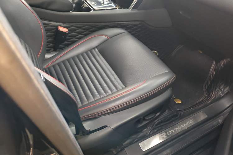 Used Land Rover Discovery Sport 2020 249 PS R-Dynamic Performance Edition Right Front Seat