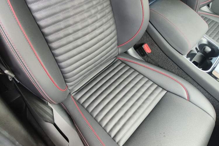 Used Land Rover Discovery Sport 2020 249 PS R-Dynamic Performance Edition Right Front Seat