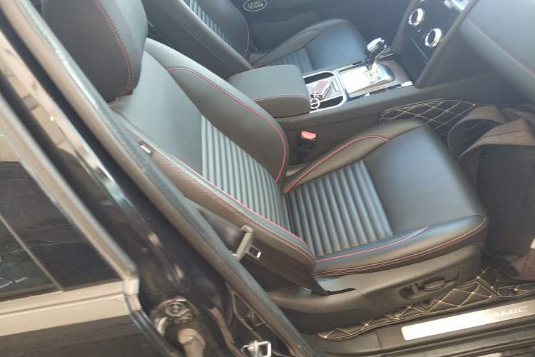 Used Land Rover Discovery Sport 2020 249 PS R-Dynamic Performance Edition Right Front Seat