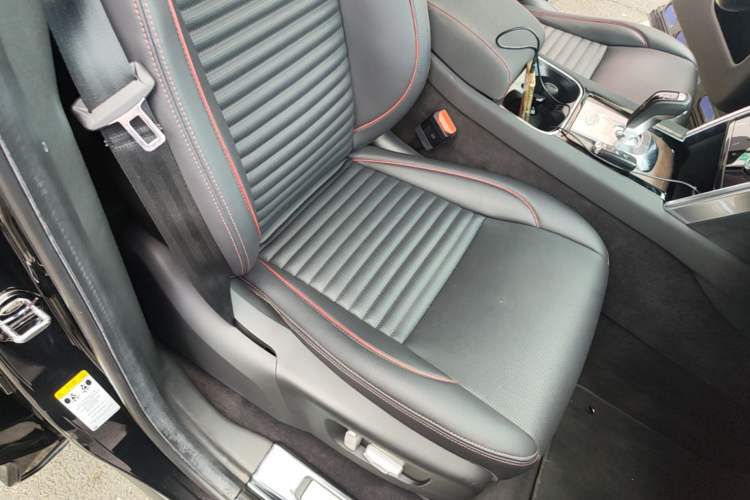 Used Land Rover Discovery Sport 2020 249 PS R-Dynamic Performance Edition Right Front Seat