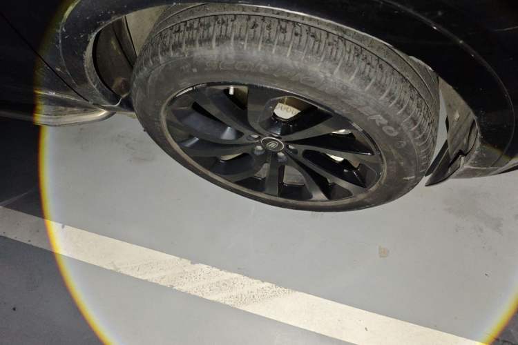 Used Land Rover Discovery Sport 2020 249 PS R-Dynamic Performance Edition Right Front Wheel Hub