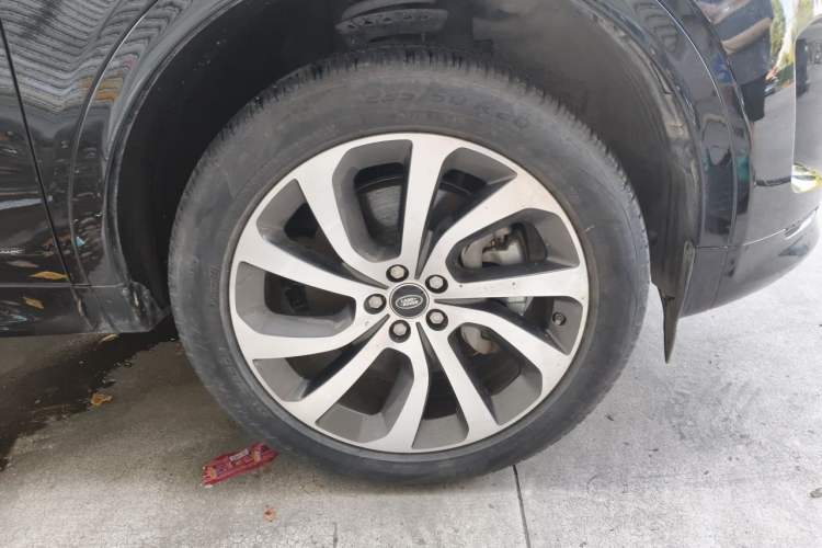 Used Land Rover Discovery Sport 2020 249 PS R-Dynamic Performance Edition Right Front Wheel Hub