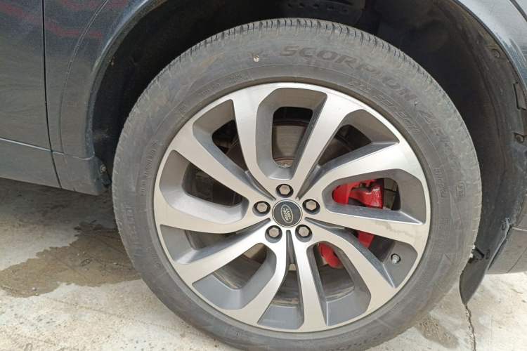 Used Land Rover Discovery Sport 2020 249 PS R-Dynamic Performance Edition Right Front Wheel Hub