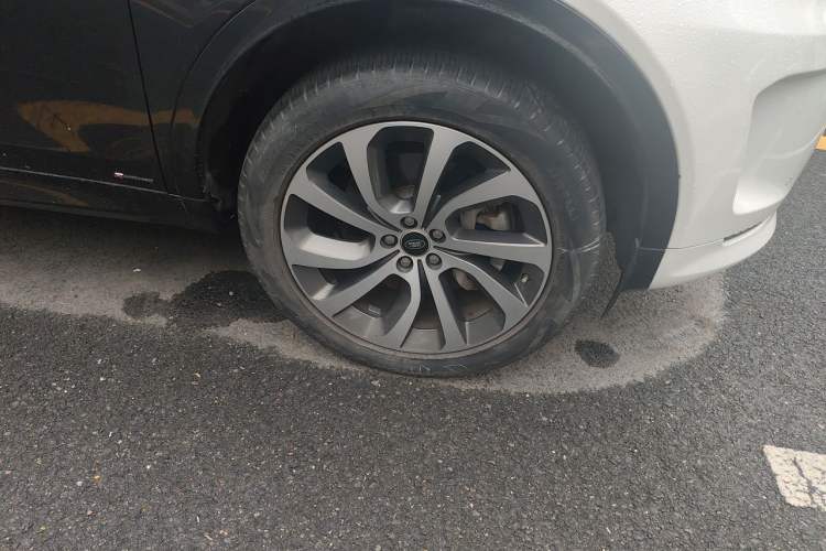 Used Land Rover Discovery Sport 2020 249 PS R-Dynamic Performance Edition Right Front Wheel Hub
