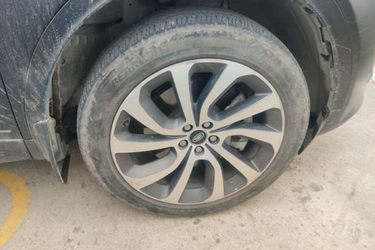 Used Land Rover Discovery Sport 2020 249 PS R-Dynamic Performance Edition Right Front Wheel Hub