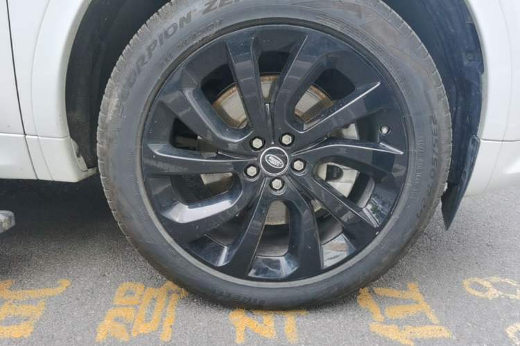 Used Land Rover Discovery Sport 2020 249 PS R-Dynamic Performance Edition Right Front Wheel Hub