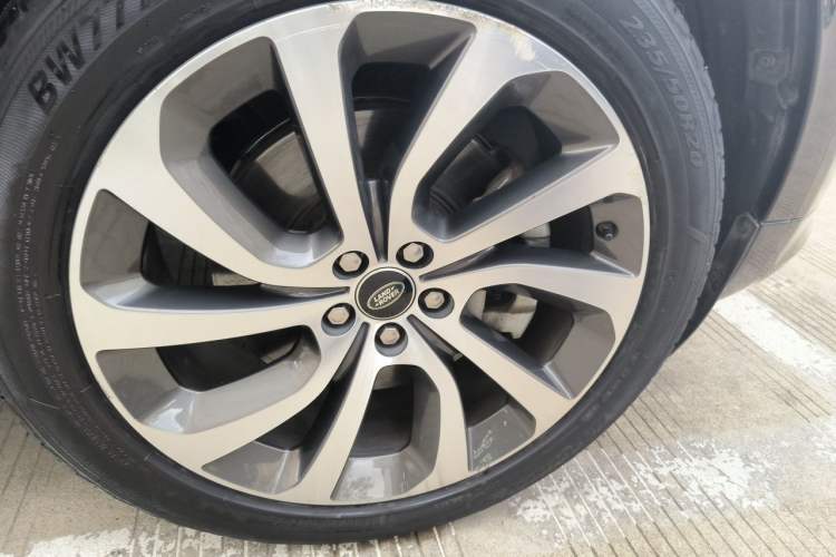 Used Land Rover Discovery Sport 2020 249 PS R-Dynamic Performance Edition Right Front Wheel Hub