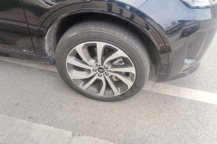 Used Land Rover Discovery Sport 2020 249 PS R-Dynamic Performance Tech Edition 5 Seats Right Front Wheel Hub