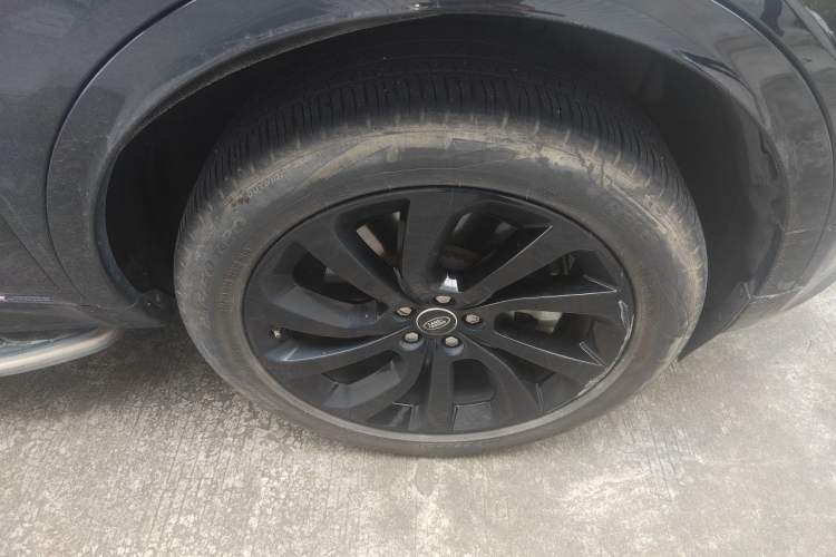 Used Land Rover Discovery Sport 2020 249 PS R-Dynamic Performance Edition Right Front Wheel Hub