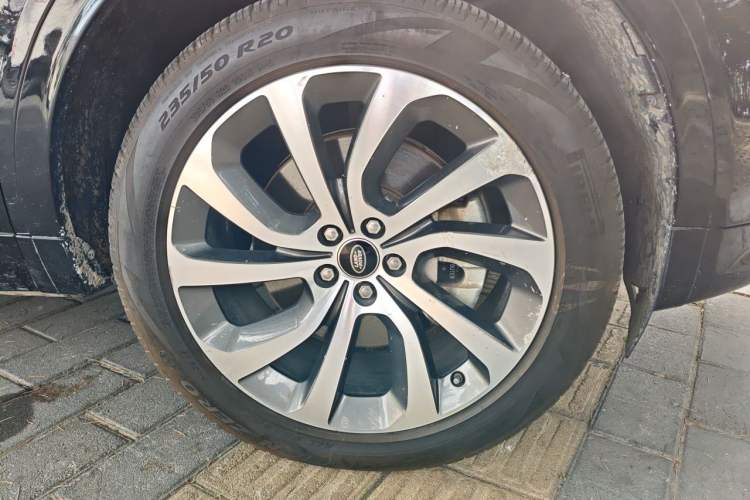 Used Land Rover Discovery Sport 2020 249 PS R-Dynamic Performance Edition Right Front Wheel Hub