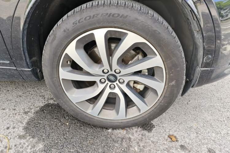 Used Land Rover Discovery Sport 2020 249 PS R-Dynamic Performance Tech Edition 7 Seats Right Front Wheel Hub