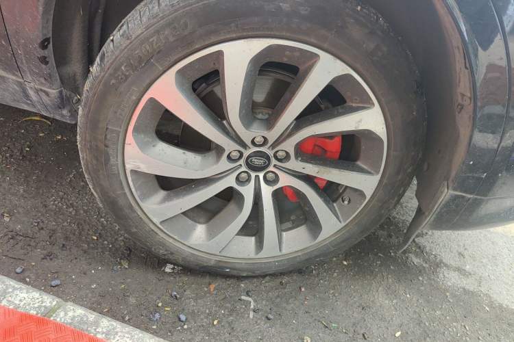 Used Land Rover Discovery Sport 2020 249 PS R-Dynamic Performance Edition Right Front Wheel Hub