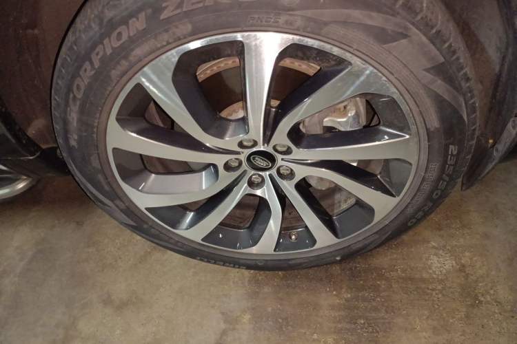 Used Land Rover Discovery Sport 2020 249 PS R-Dynamic Performance Edition Right Front Wheel Hub