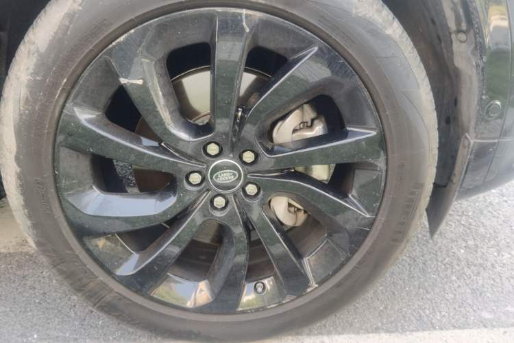 Used Land Rover Discovery Sport 2020 249 PS R-Dynamic Performance Tech Edition 7 Seats Right Front Wheel Hub