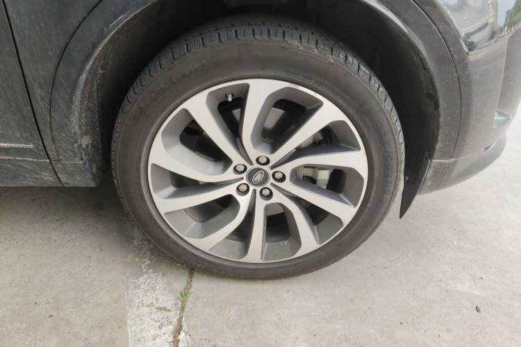 Used Land Rover Discovery Sport 2020 249 PS R-Dynamic Performance Edition Right Front Wheel Hub