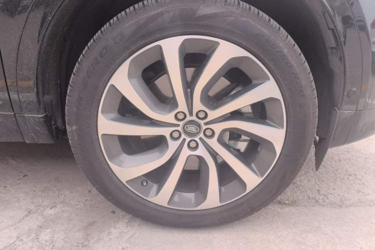 Used Land Rover Discovery Sport 2020 249 PS R-Dynamic Performance Tech Edition 7 Seats Right Front Wheel Hub
