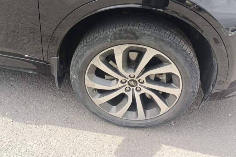 Used Land Rover Discovery Sport 2020 249 PS R-Dynamic Performance Tech Edition 5 Seats Right Front Wheel Hub