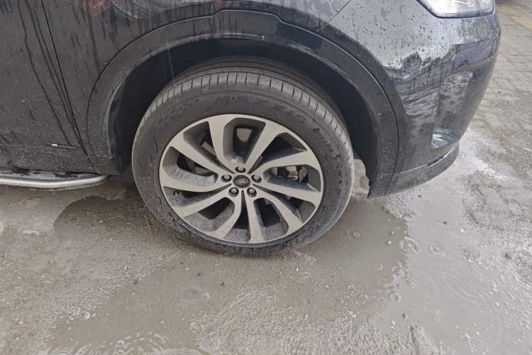 Used Land Rover Discovery Sport 2020 249 PS R-Dynamic Performance Edition Right Front Wheel Hub