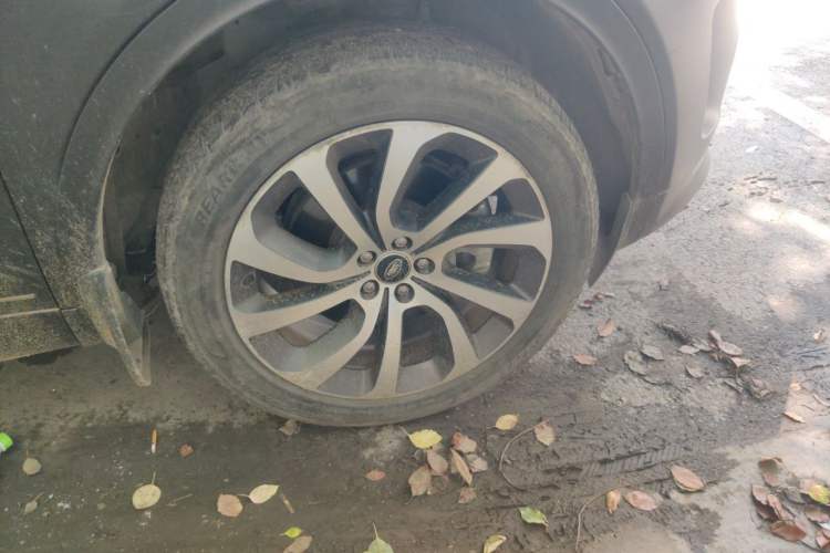 Used Land Rover Discovery Sport 2020 249 PS R-Dynamic Performance Edition Right Front Wheel Hub