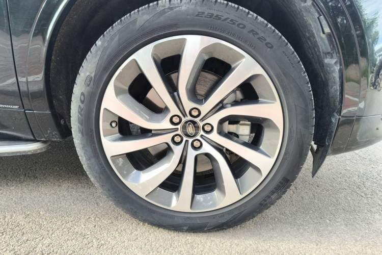 Used Land Rover Discovery Sport 2020 249 PS R-Dynamic Performance Edition Right Front Wheel Hub