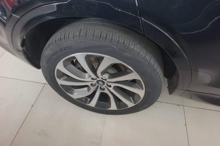 Used Land Rover Discovery Sport 2020 249 PS R-Dynamic Performance Tech Edition 7 Seats Right Rear Wheel Hub