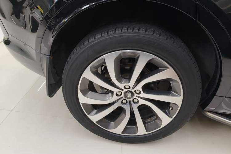 Used Land Rover Discovery Sport 2020 249 PS R-Dynamic Performance Edition Right Rear Wheel Hub