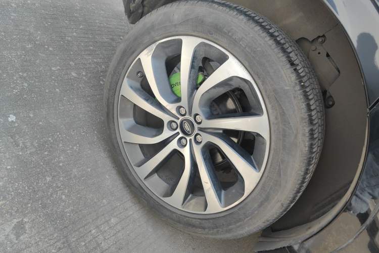Used Land Rover Discovery Sport 2020 249 PS R-Dynamic Performance Edition Right Rear Wheel Hub