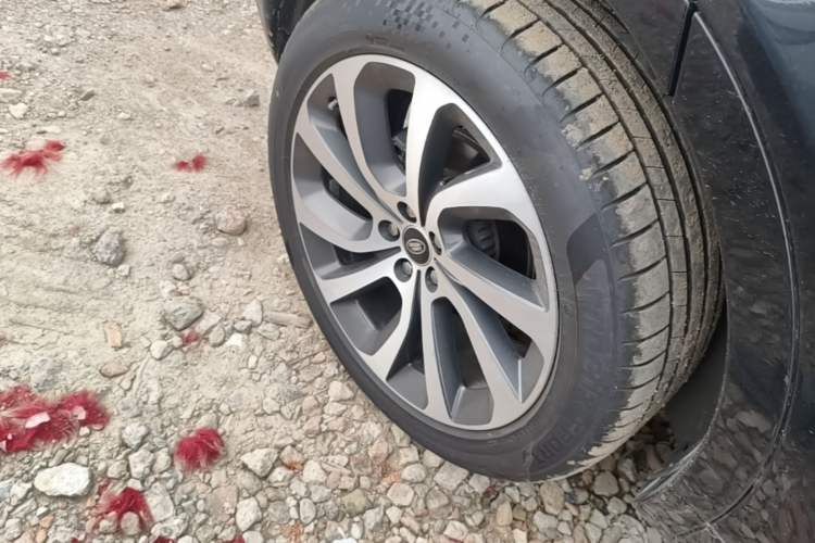 Used Land Rover Discovery Sport 2020 249 PS R-Dynamic Performance Edition Right Rear Wheel Hub