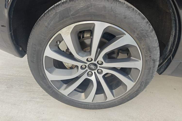 Used Land Rover Discovery Sport 2020 249 PS R-Dynamic Performance Edition Right Rear Wheel Hub