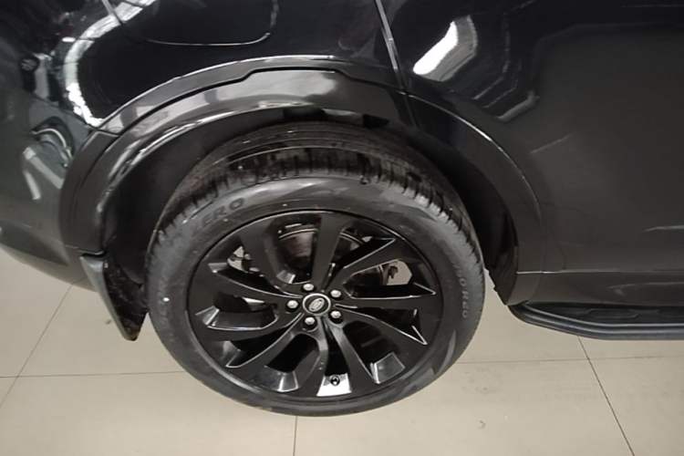 Used Land Rover Discovery Sport 2020 249 PS R-Dynamic Performance Edition Right Rear Wheel Hub