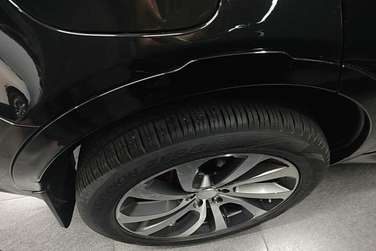 Used Land Rover Discovery Sport 2020 249 PS R-Dynamic Performance Edition Right Rear Wheel Hub