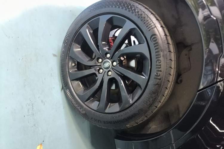 Used Land Rover Discovery Sport 2020 249 PS R-Dynamic Performance Edition Right Rear Wheel Hub