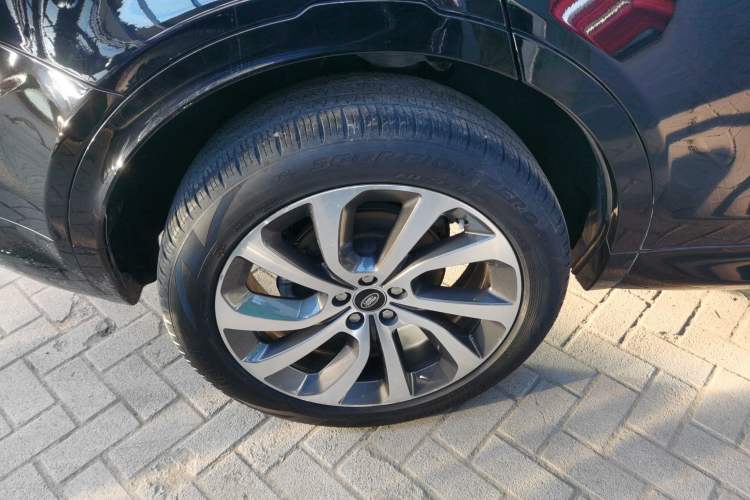 Used Land Rover Discovery Sport 2020 249 PS R-Dynamic Performance Edition Right Rear Wheel Hub