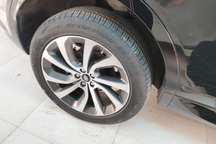 Used Land Rover Discovery Sport 2020 249 PS R-Dynamic Performance Edition Right Rear Wheel Hub