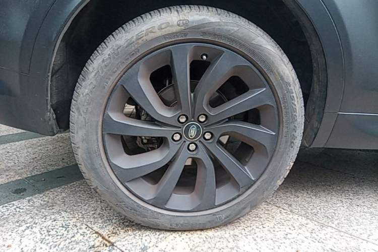 Used Land Rover Discovery Sport 2020 249 PS R-Dynamic Performance Edition Right Rear Wheel Hub