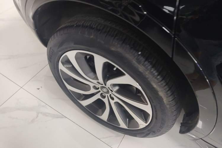 Used Land Rover Discovery Sport 2020 249 PS R-Dynamic Performance Edition Right Rear Wheel Hub