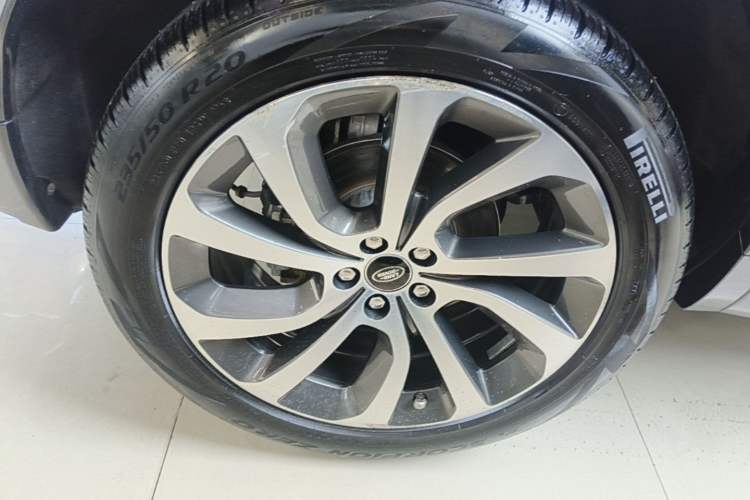 Used Land Rover Discovery Sport 2020 249 PS R-Dynamic Performance Edition Right Rear Wheel Hub