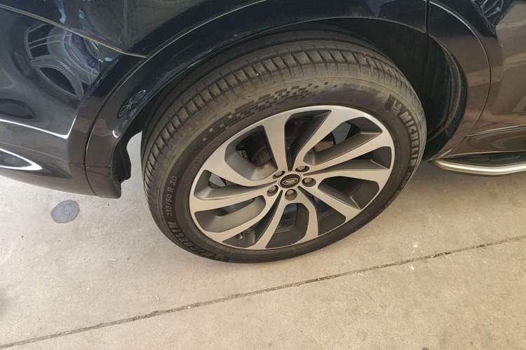 Used Land Rover Discovery Sport 2020 249 PS R-Dynamic Performance Edition Right Rear Wheel Hub