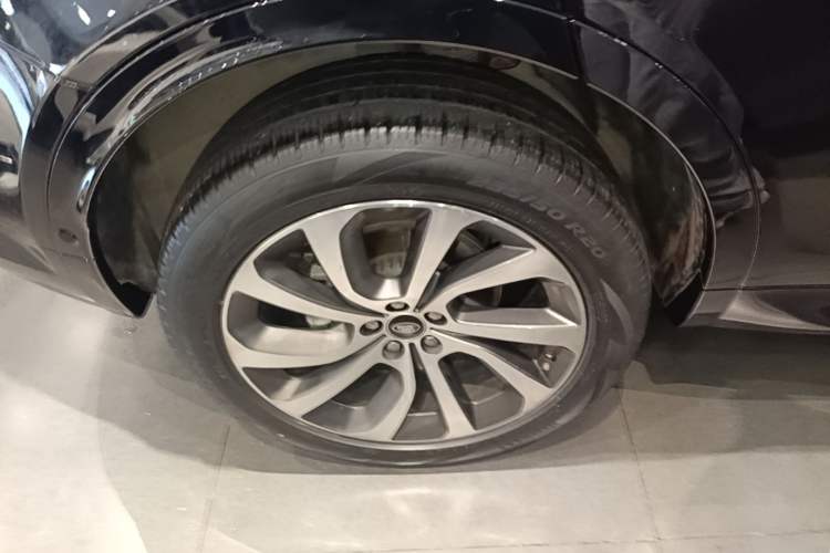 Used Land Rover Discovery Sport 2020 249 PS R-Dynamic Performance Edition Right Rear Wheel Hub