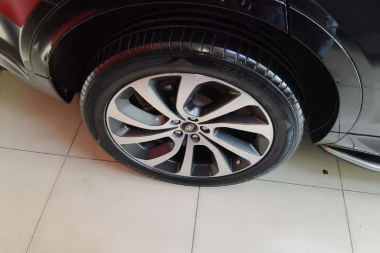 Used Land Rover Discovery Sport 2020 249 PS R-Dynamic Performance Edition Right Rear Wheel Hub