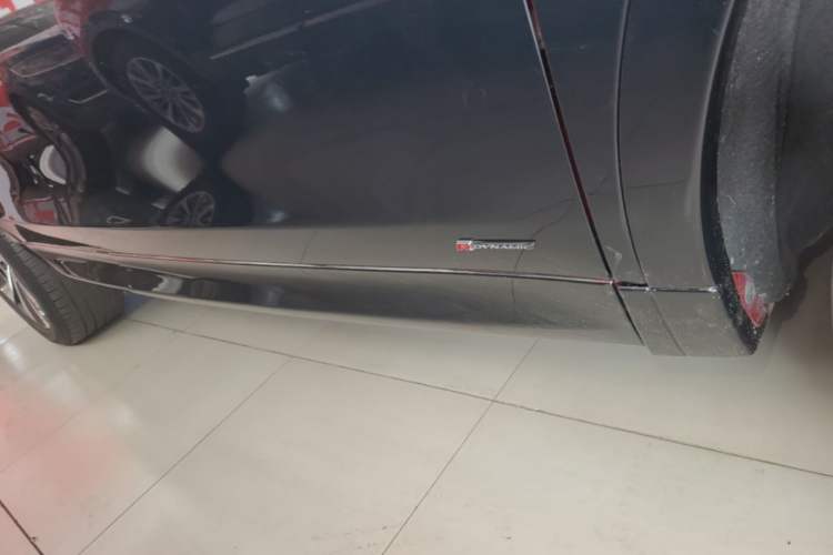 Used Land Rover Discovery Sport 2020 249 PS R-Dynamic Performance Tech Edition 7 Seats Right Side Sill