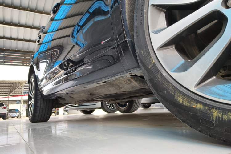 Used Land Rover Discovery Sport 2020 249 PS R-Dynamic Performance Edition Right Side Sill