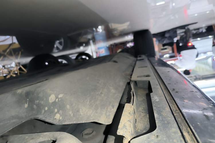 Used Land Rover Discovery Sport 2020 249 PS R-Dynamic Performance Edition Right Side Sill