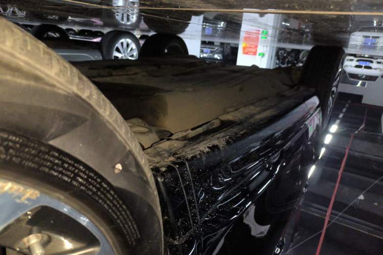 Used Land Rover Discovery Sport 2020 249 PS R-Dynamic Performance Edition Right Side Sill