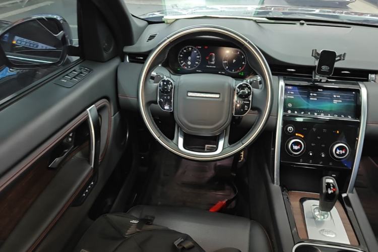 Used Land Rover Discovery Sport 2020 249 PS R-Dynamic Performance Tech Edition 7 Seats Steering Wheel