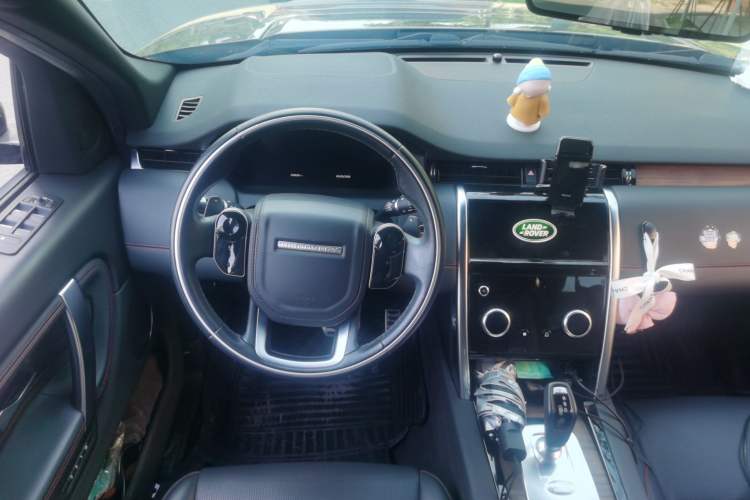Used Land Rover Discovery Sport 2020 249 PS R-Dynamic Performance Tech Edition 7 Seats Steering Wheel